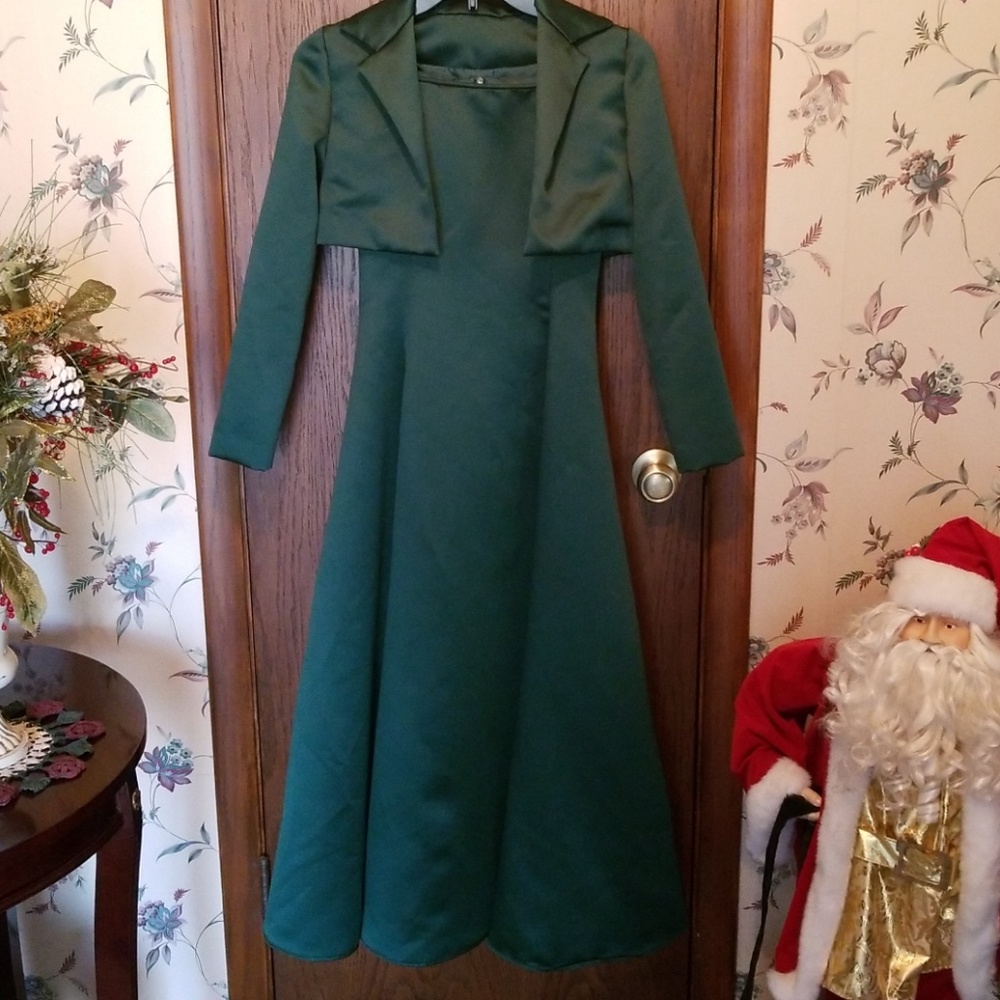 Beautiful Emerald Green young girls dress.